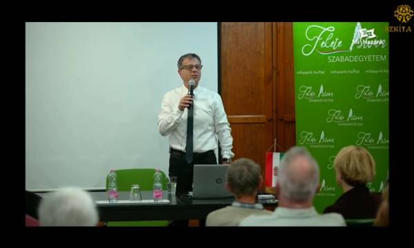 Boros professzort az oltásokról kérdezik